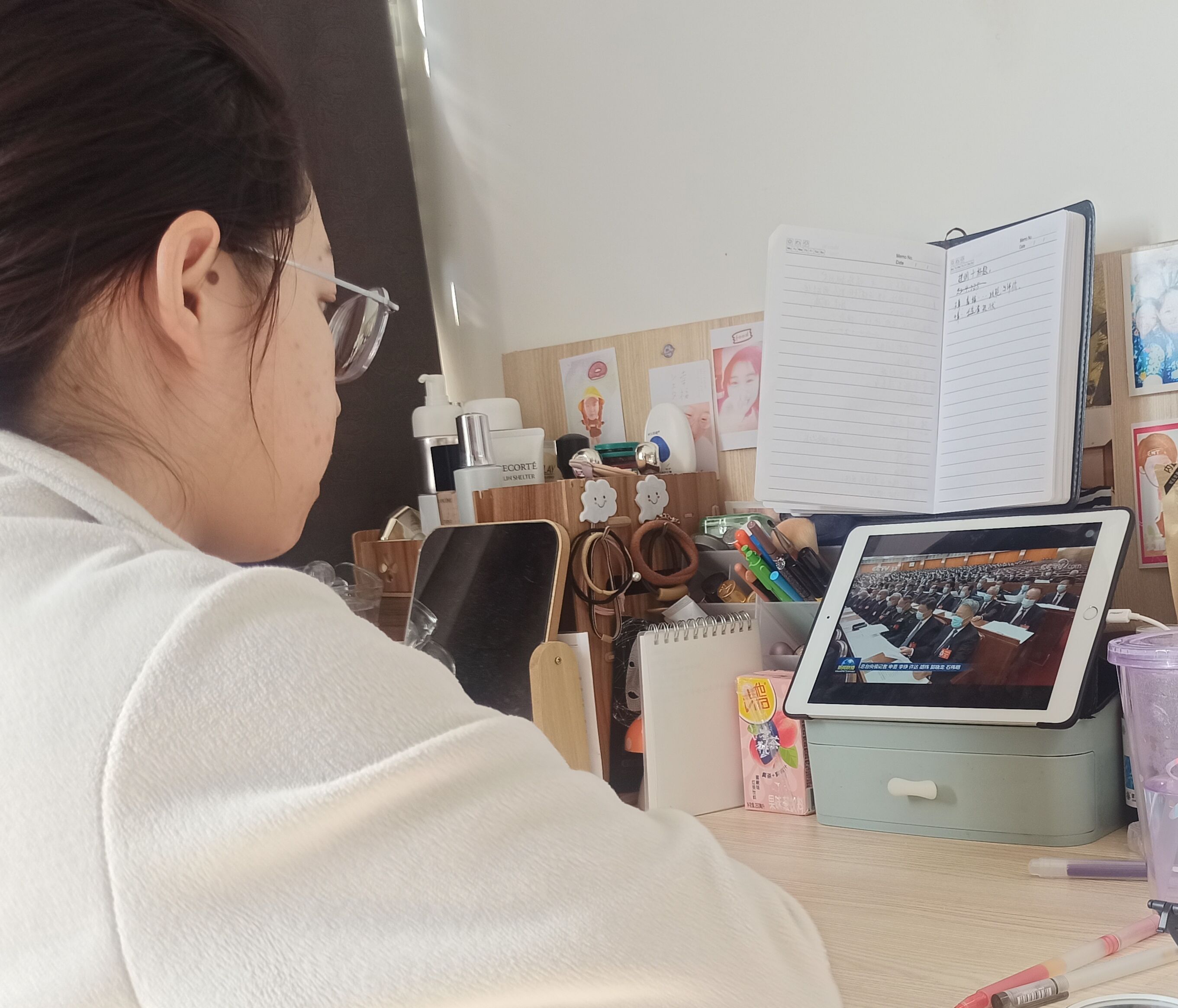 武昌理工学院师生收看收听党的二十大开幕会实况直播(图10) 武昌理工学院师生收看收听党的二十大开幕会实况直播(图10)