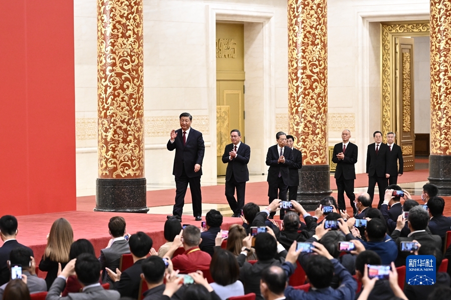 习近平在二十届中共中央政治局常委同中外记者见面时强调 始终坚持一切为了人民一切依靠人民 以中国式现代化全面推进中华民族伟大复兴(图4) 习近平在二十届中共中央政治局常委同中外记者见面时强调 始终坚持一切为了人民一切依靠人民 以中国式现代化全面推进中华民族伟大复兴(图4)